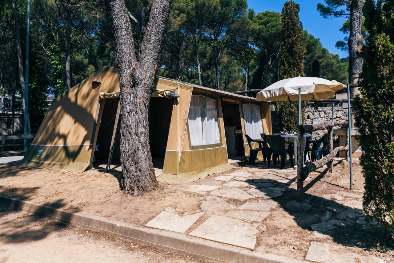 Camping Castell Montgri **** L'Estartit Eksteriør billede